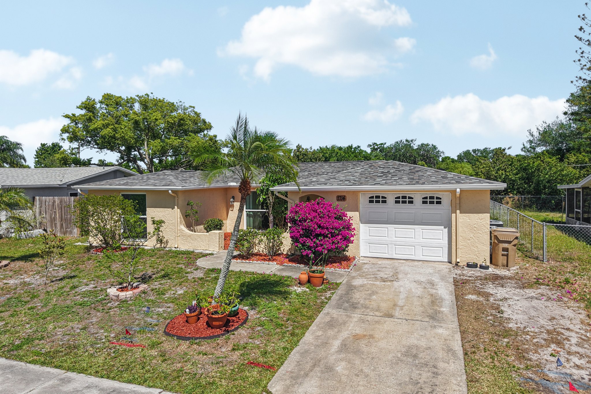 Springdale Dr-S1604-042.jpg