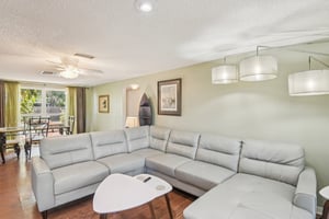 Springdale Dr-S1604-005.jpg