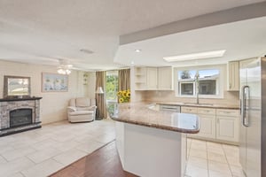 Springdale Dr-S1604-012.jpg
