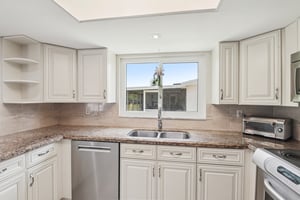 Springdale Dr-S1604-013.jpg