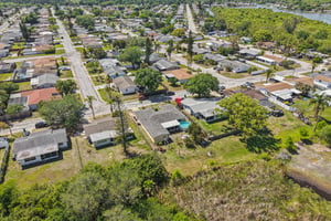 Springdale Dr-S1604-049.jpg