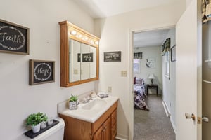 Pleasantview Ave-S0801-037.jpg