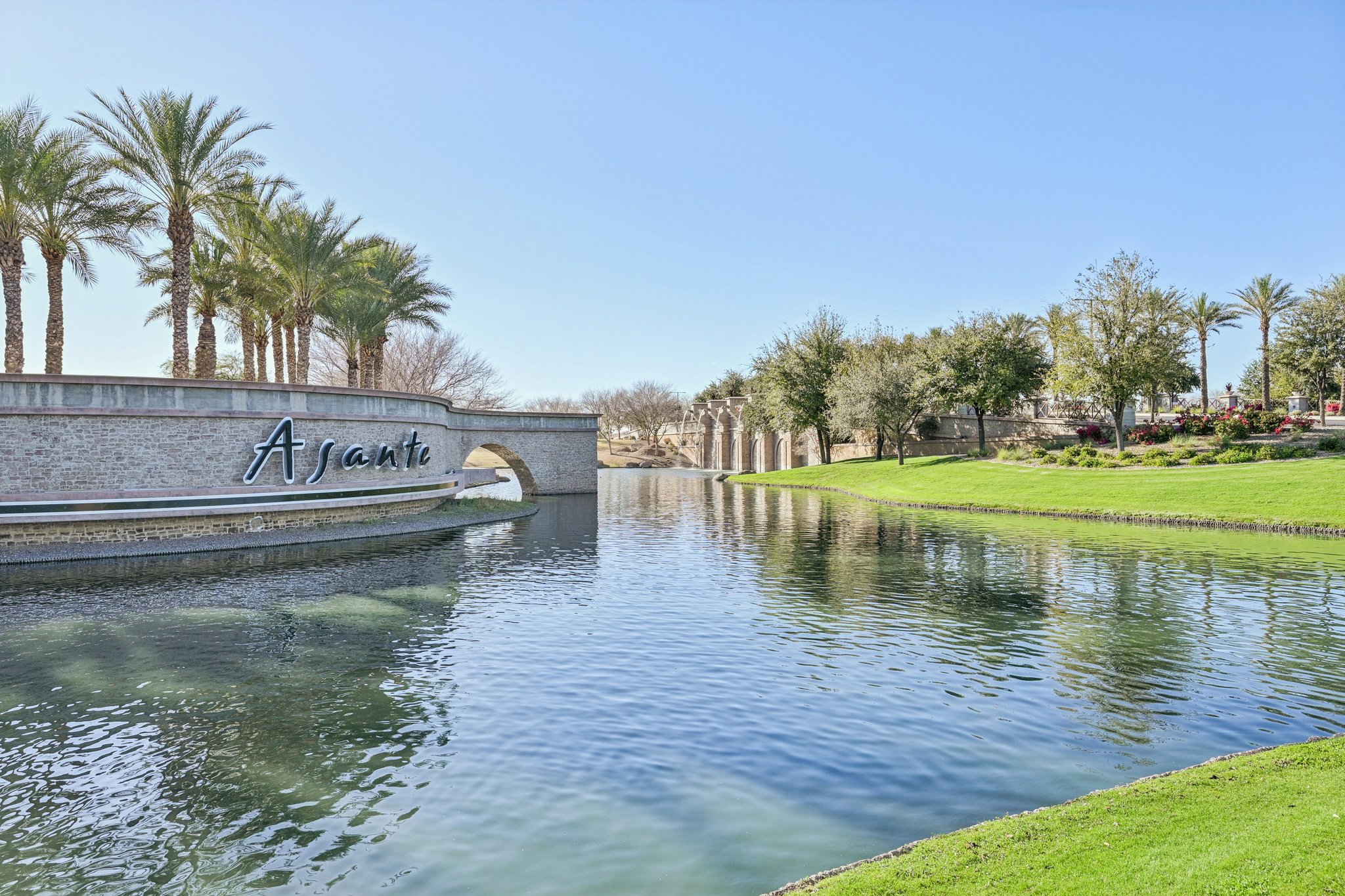 W Fallen Leaf Ln-2002-933.jpg