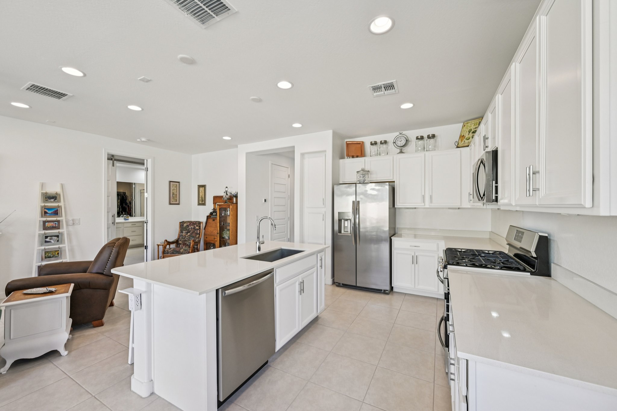 W Fallen Leaf Ln-S2002-017.jpg