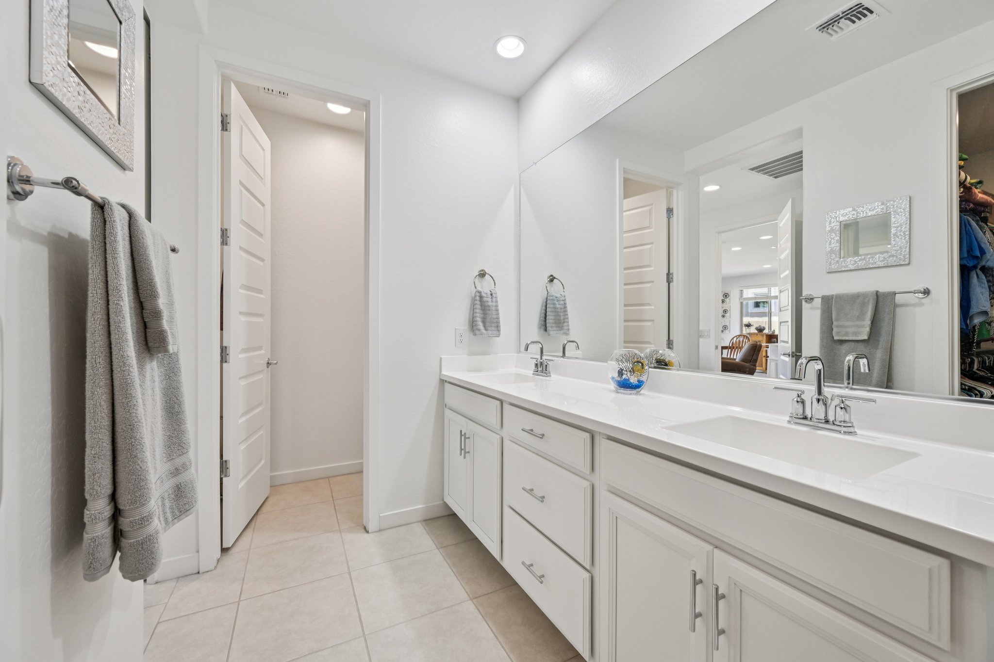 W Fallen Leaf Ln-S2002-028.jpg