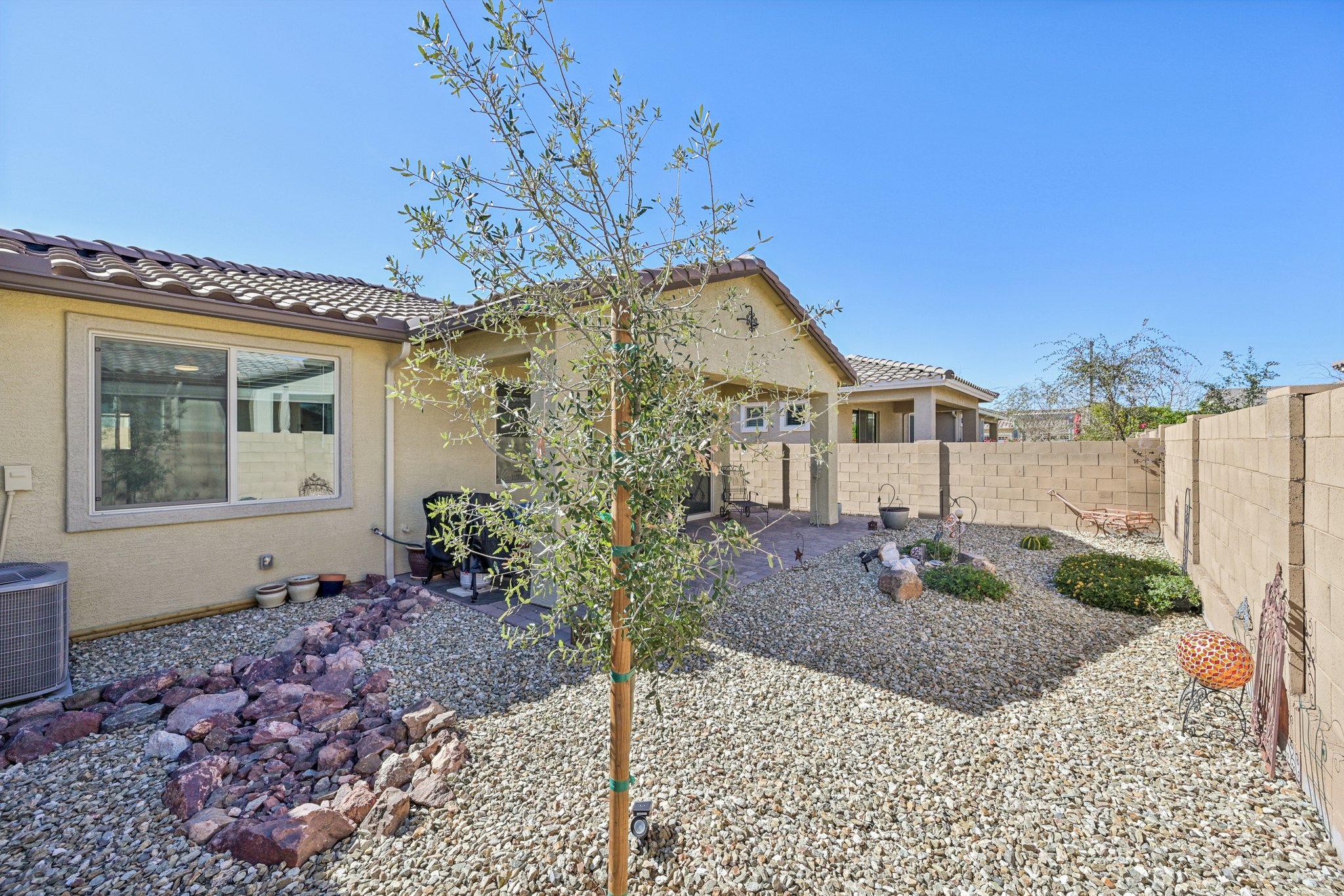 W Fallen Leaf Ln-S2002-036.jpg