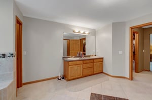 HUGE master bath with plenty of room to get ready in the morning