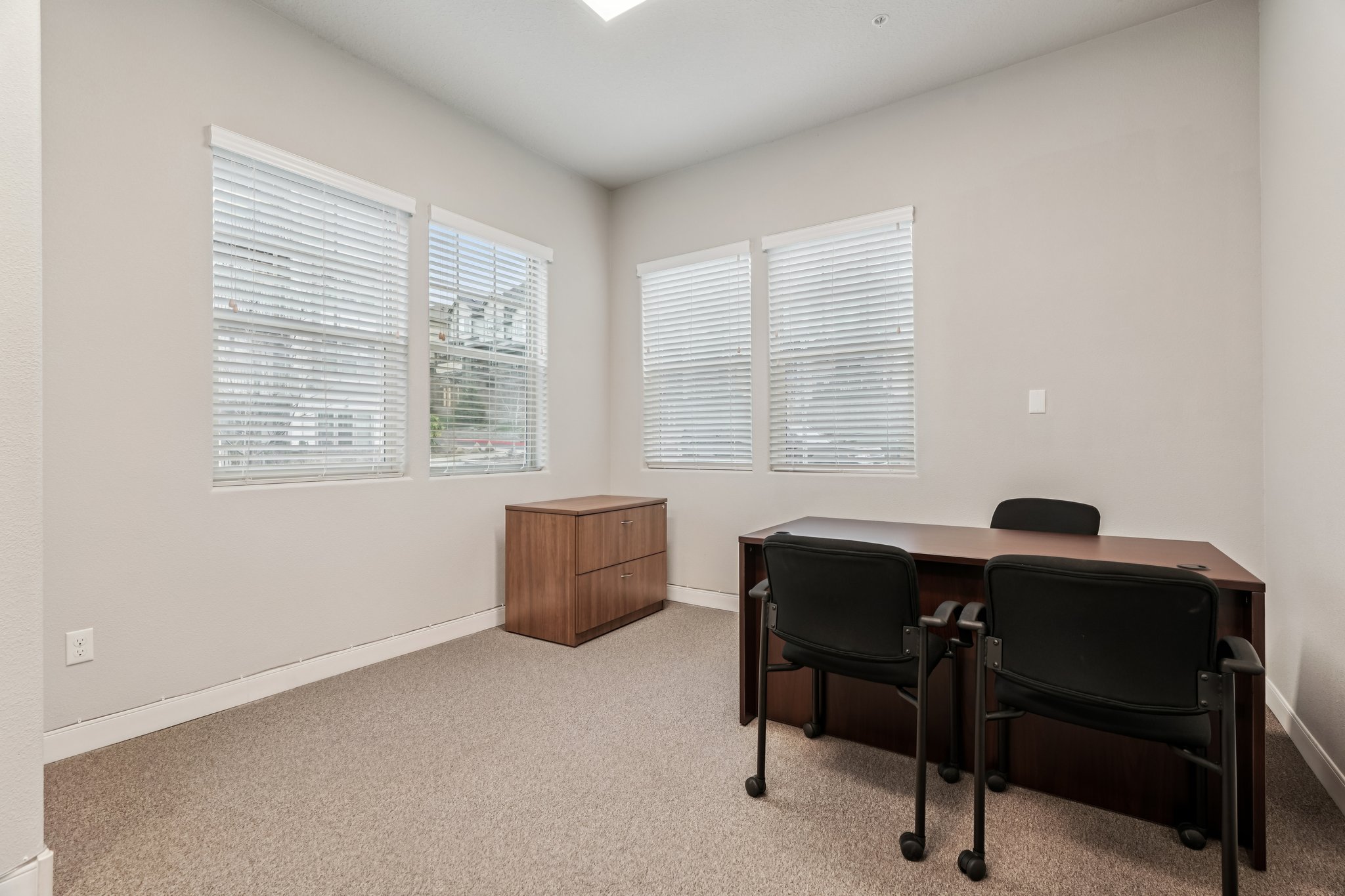 SW Snowdale St h 102-1402-902.jpg