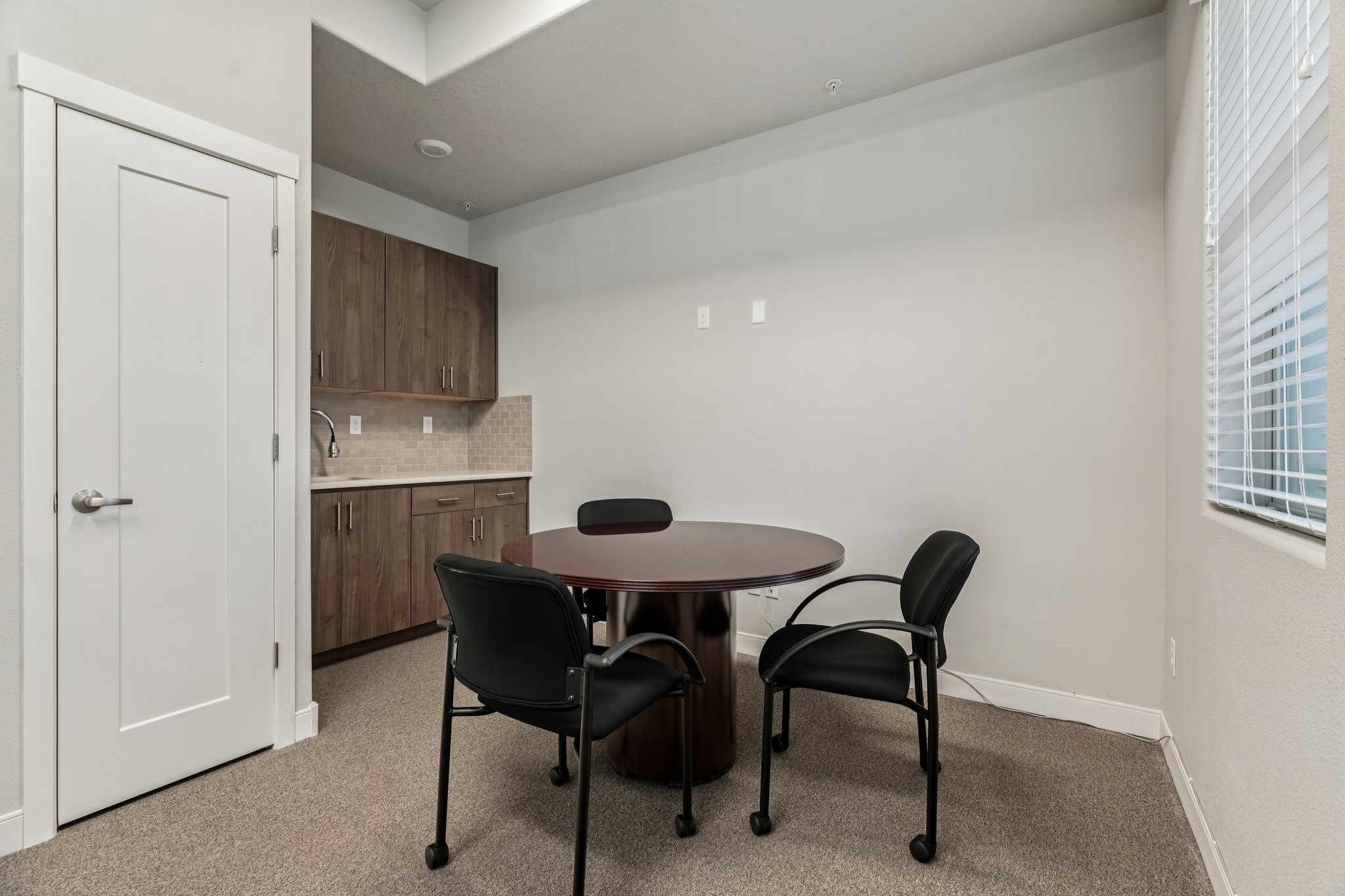 SW Snowdale St h 102-1402-903.jpg