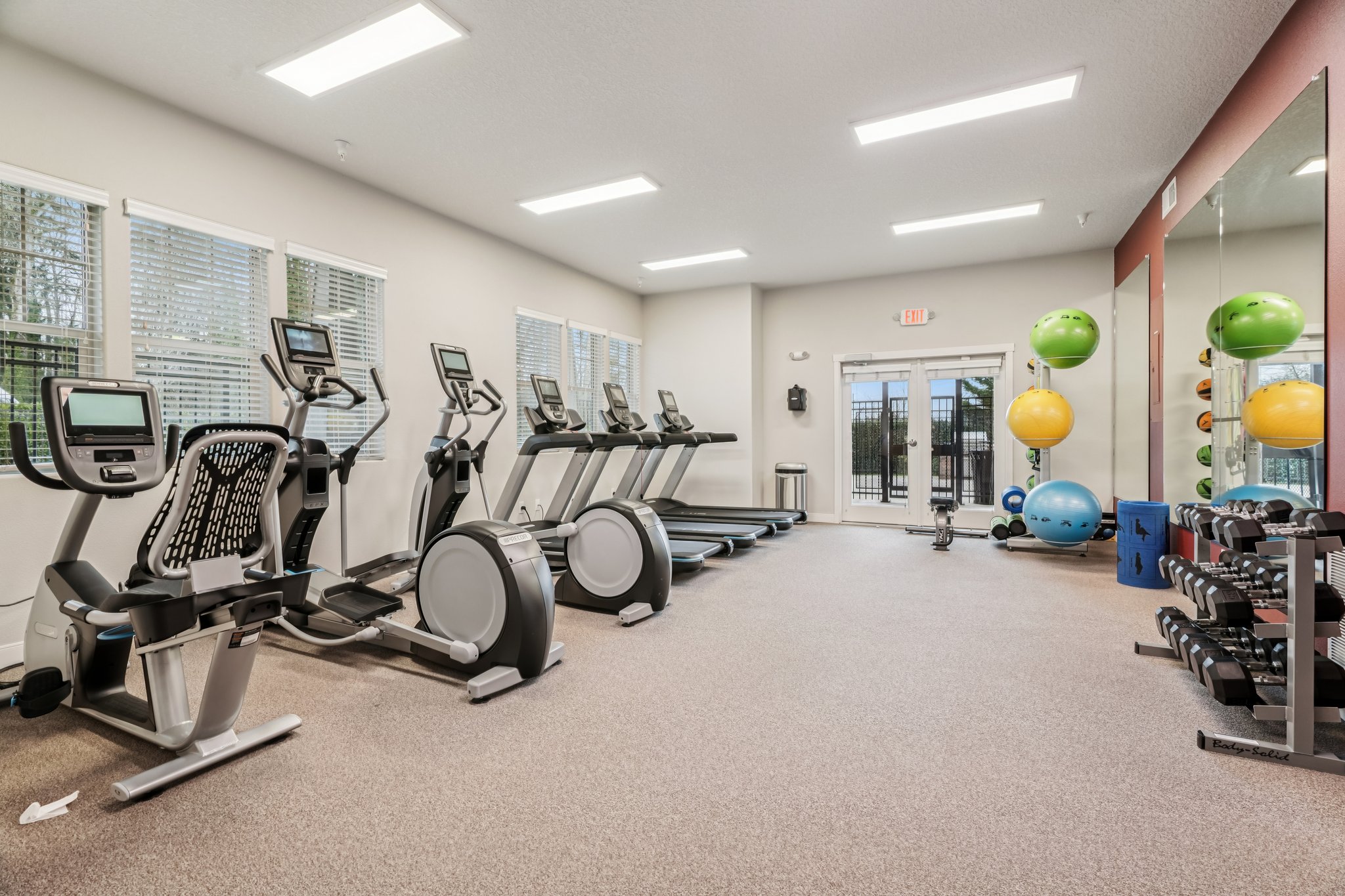 SW Snowdale St h 102-1402-904.jpg