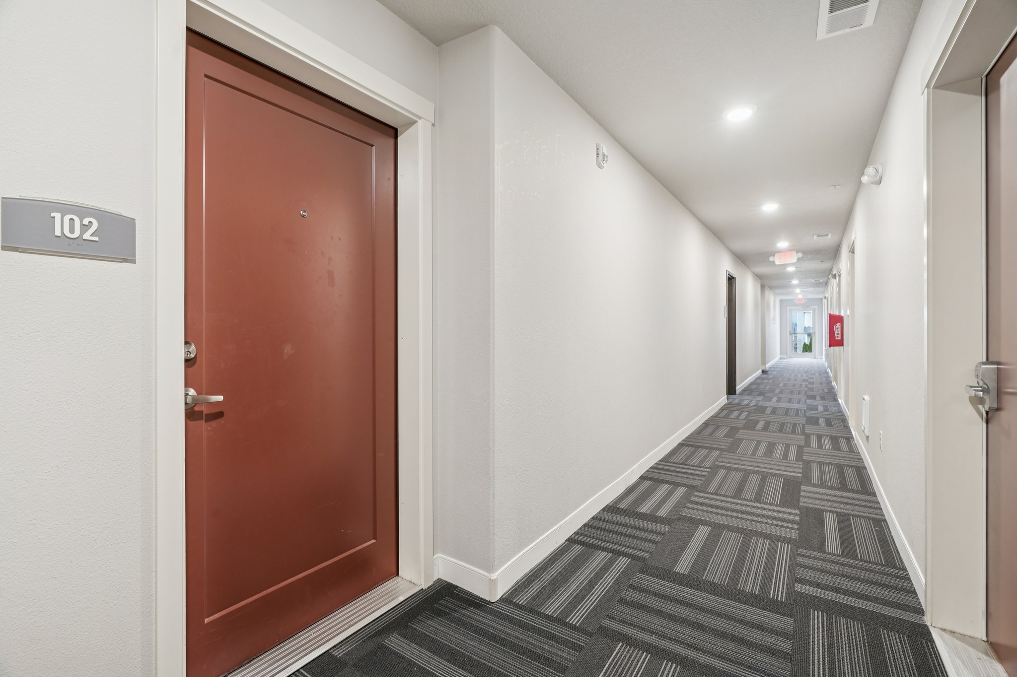 SW Snowdale St h 102-S1402-006.jpg