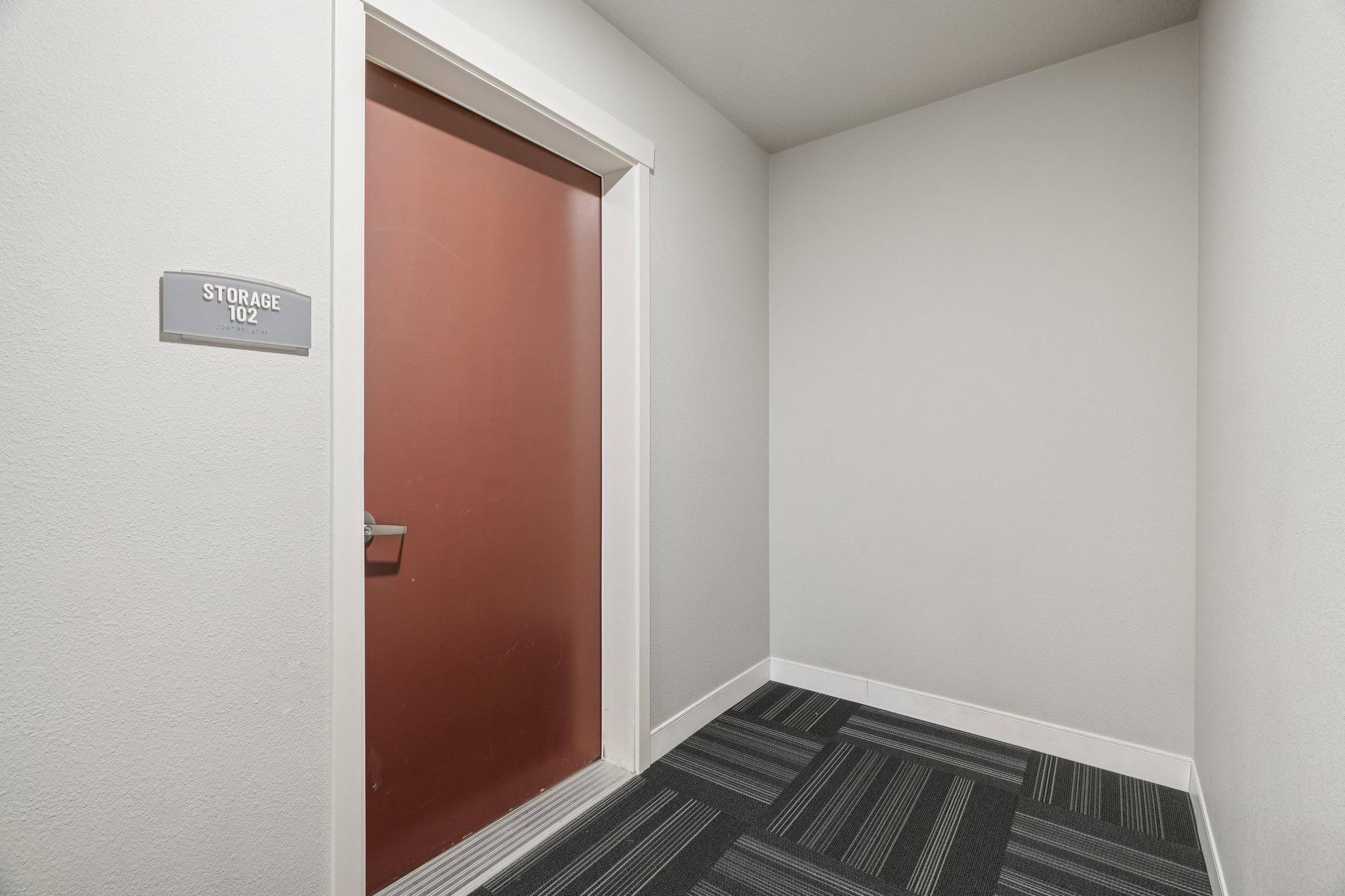 SW Snowdale St h 102-S1402-007.jpg