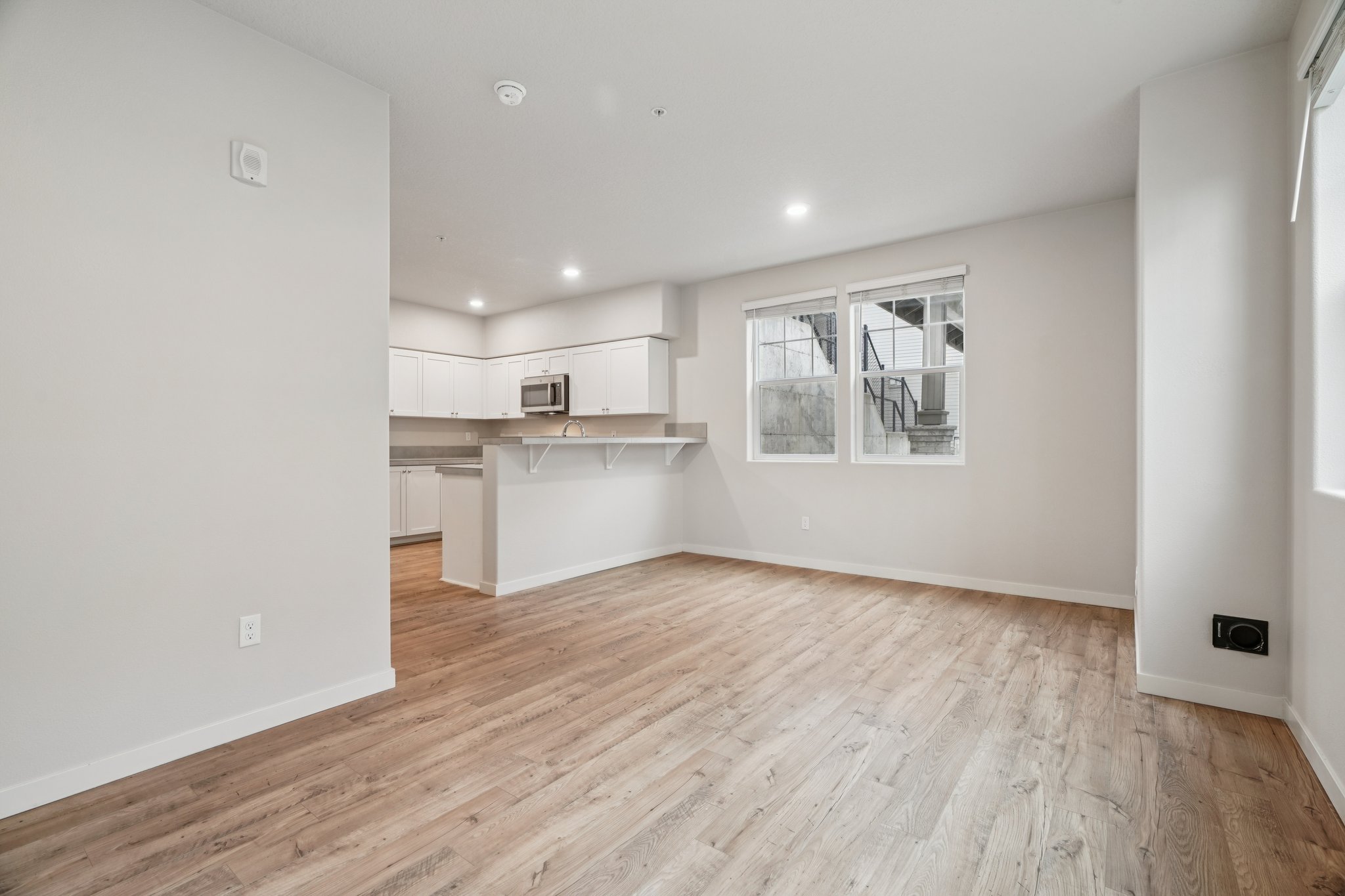 SW Snowdale St h 102-S1402-010.jpg