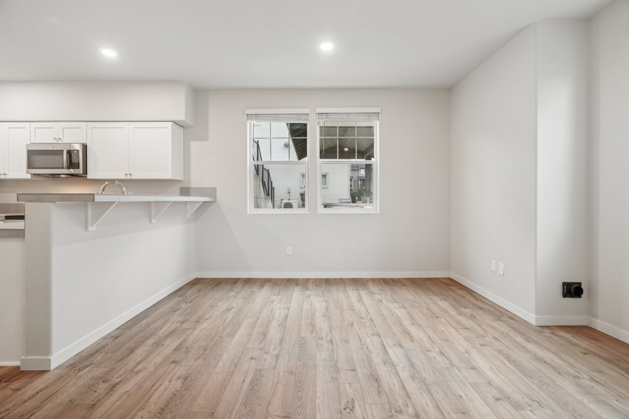 SW Snowdale St h 102-S1402-011.jpg