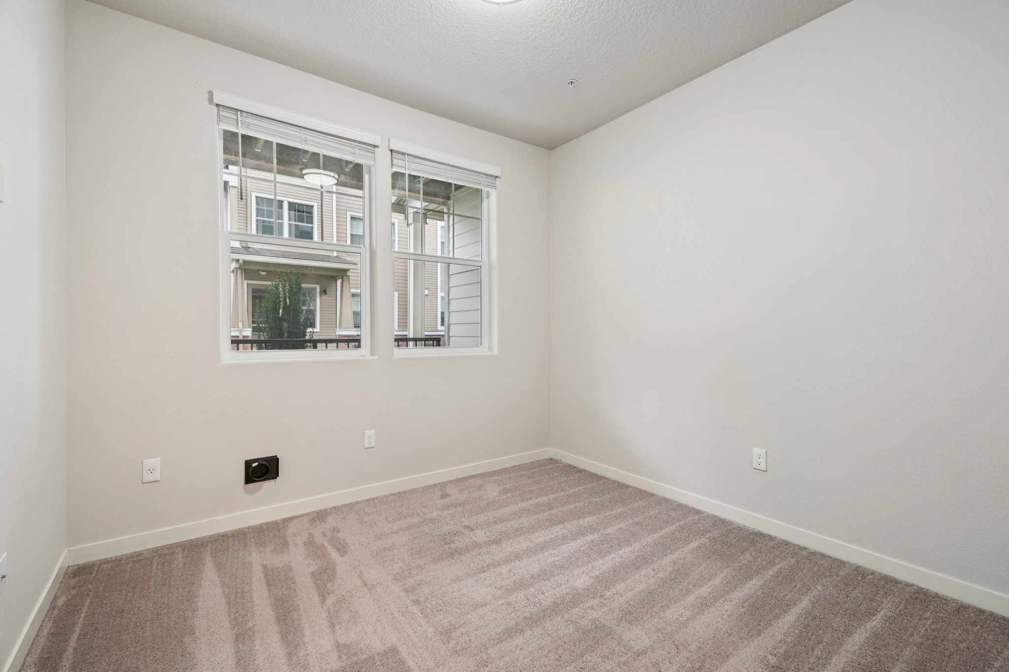 SW Snowdale St h 102-S1402-021.jpg