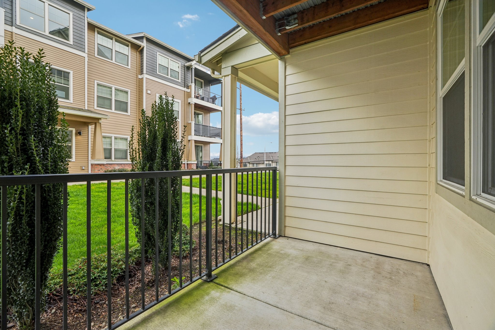 SW Snowdale St h 102-S1402-029.jpg