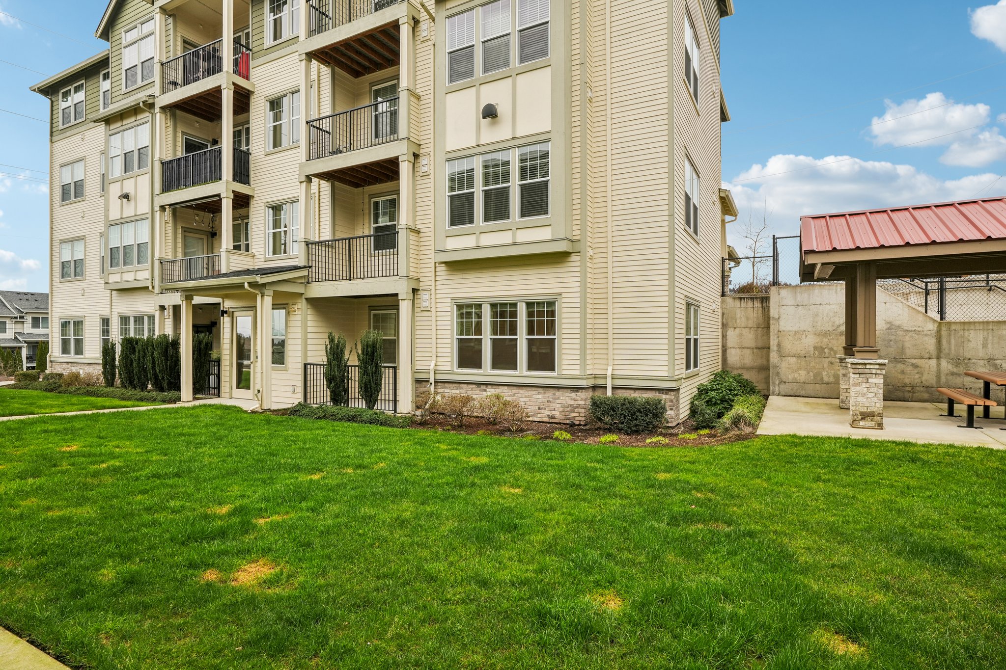 SW Snowdale St h 102-S1402-032.jpg