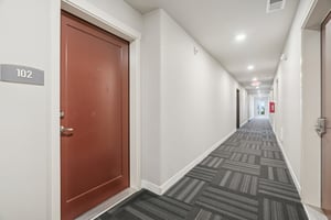 SW Snowdale St h 102-S1402-006.jpg