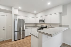 SW Snowdale St h 102-S1402-013.jpg