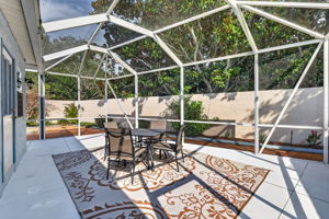 Spacious 22'x16' Birdcage