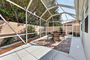 Spacious 22'x16' Birdcage