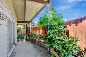 042_1718 Elm Rd