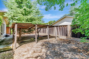 048_1718 Elm Rd