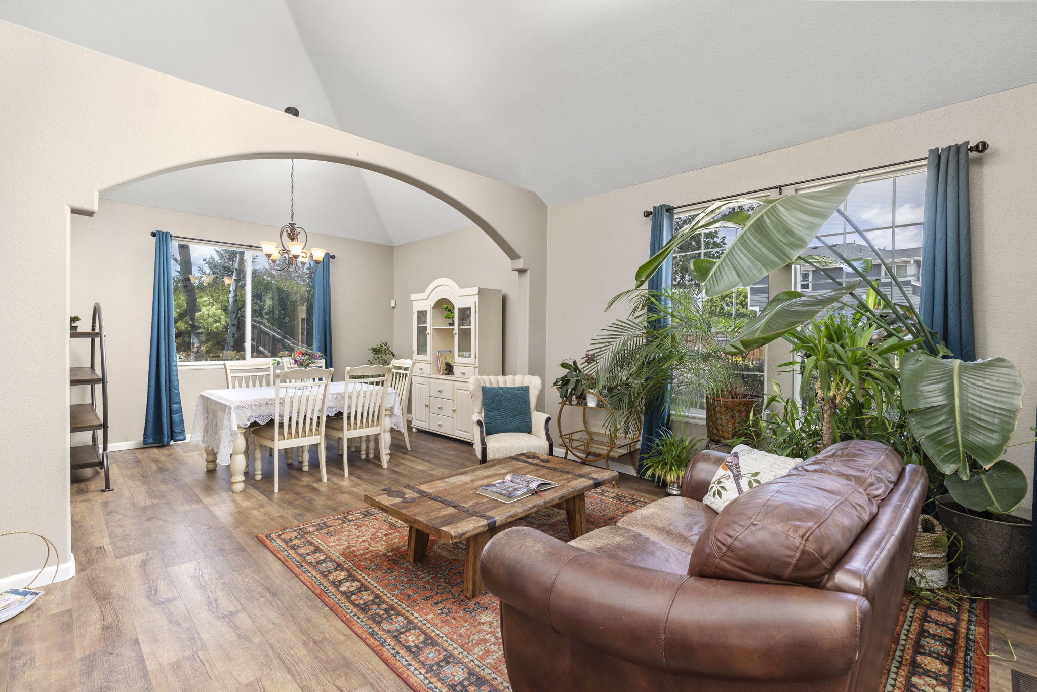 Open layout. Vaulted ceilings & built-ins. Beautiful laminate flooring throughout