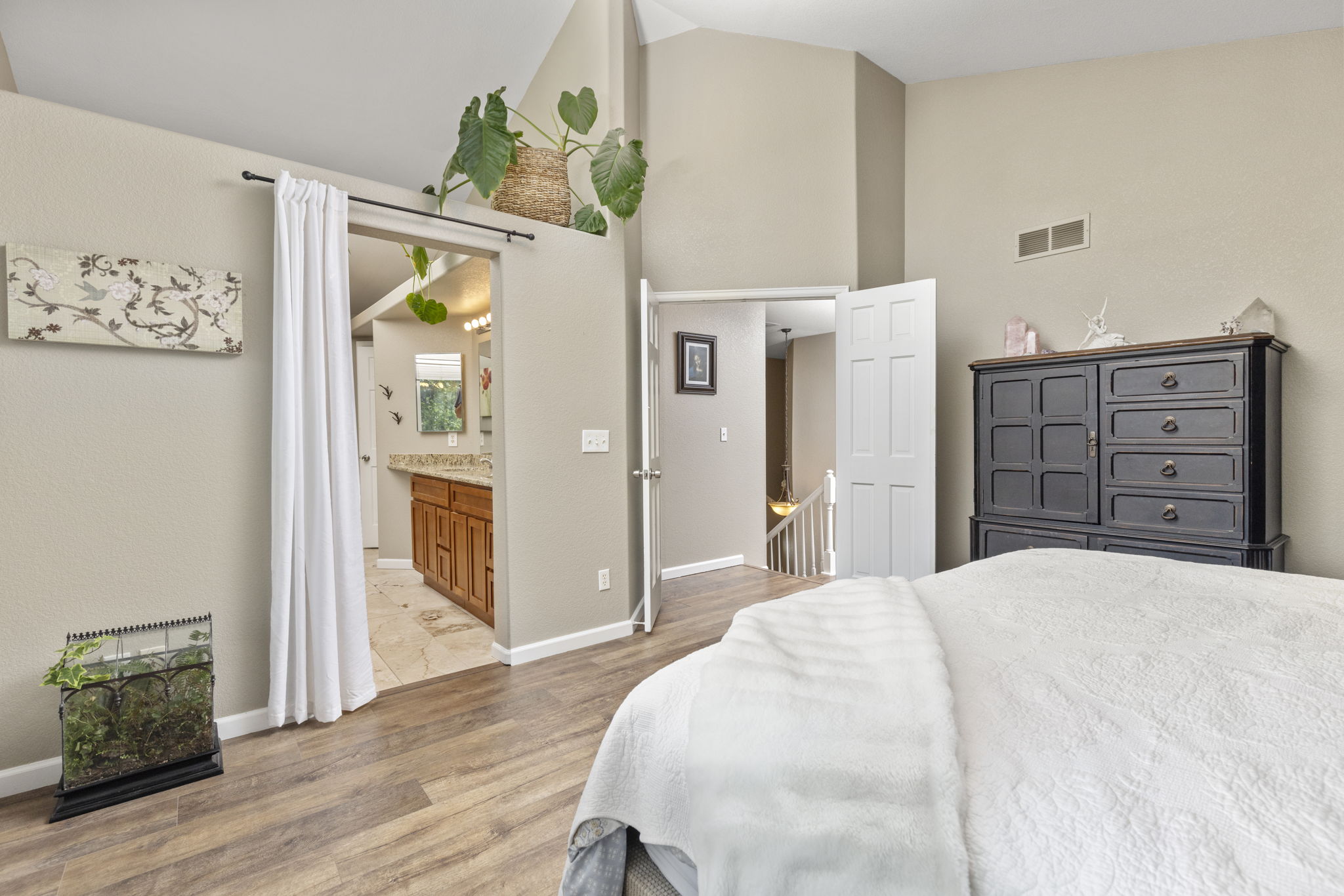 Primary bedroom. Vaulted ceilings, walk-in closet. Energy Star 3-pane windows