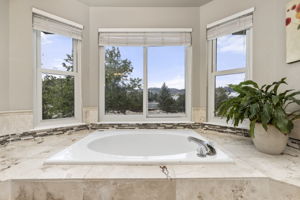 Luxurious soaking tub