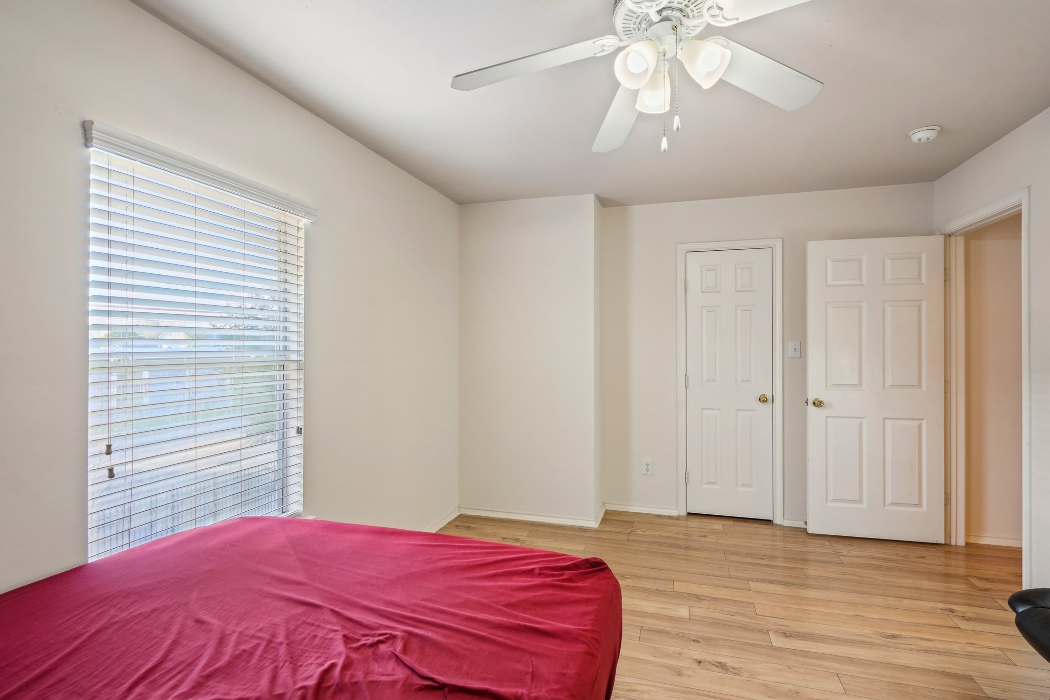 Redwing Pines Dr-022.jpg