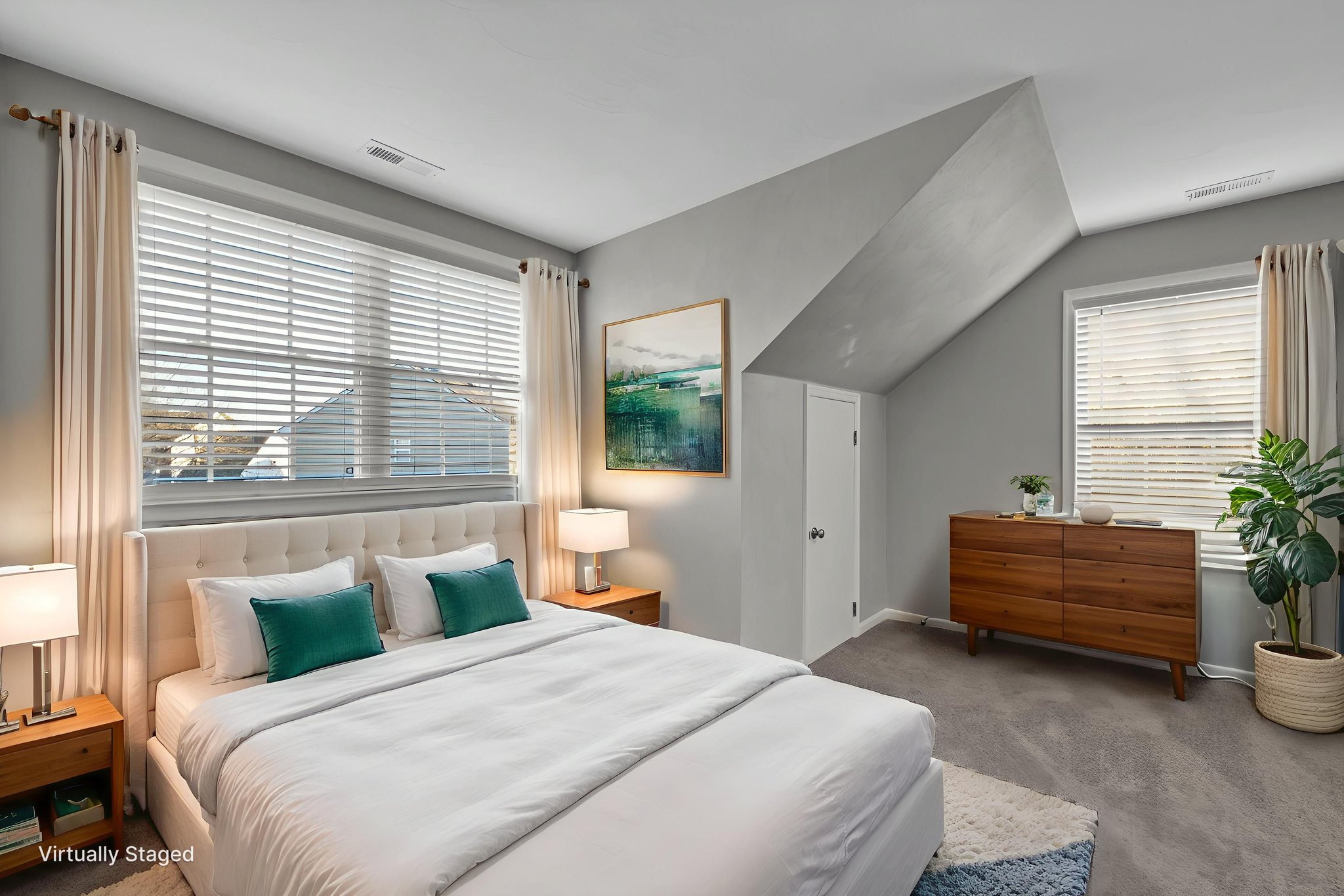 DSC_6893 virtually staged.jpeg