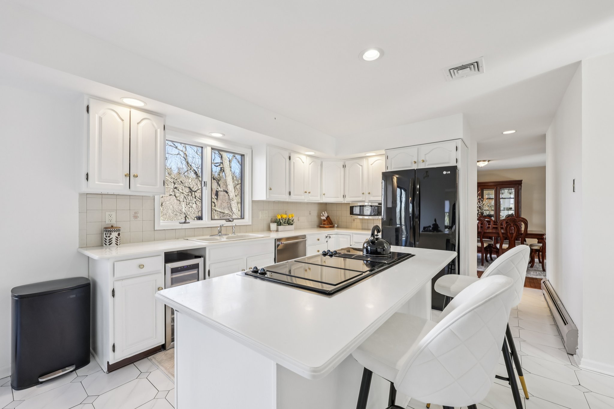 Bright Kitchen, new paint