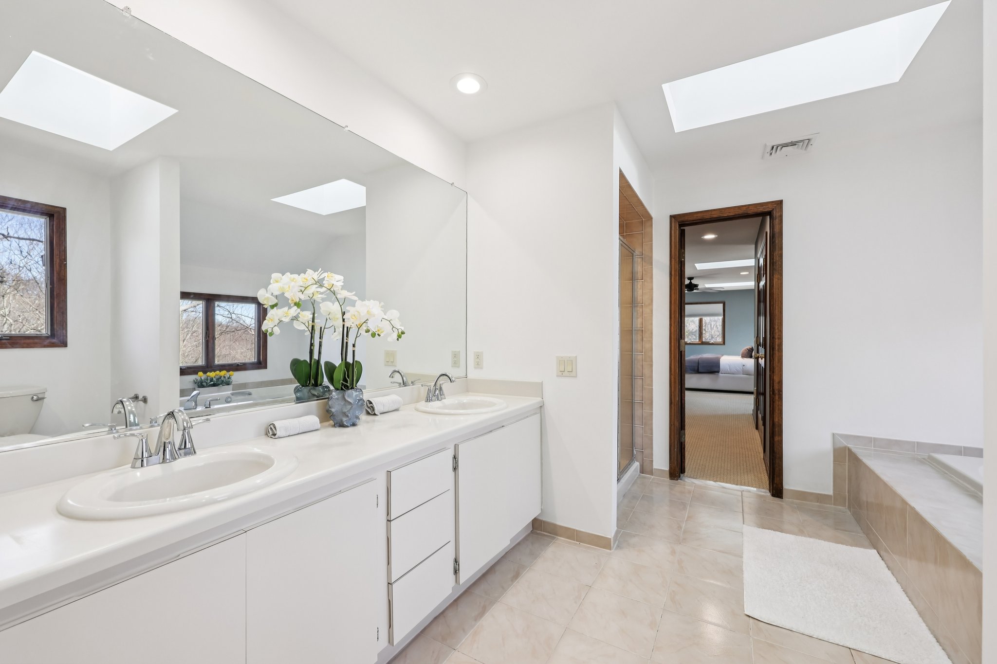 Primary En-Suite Bath, double sinks