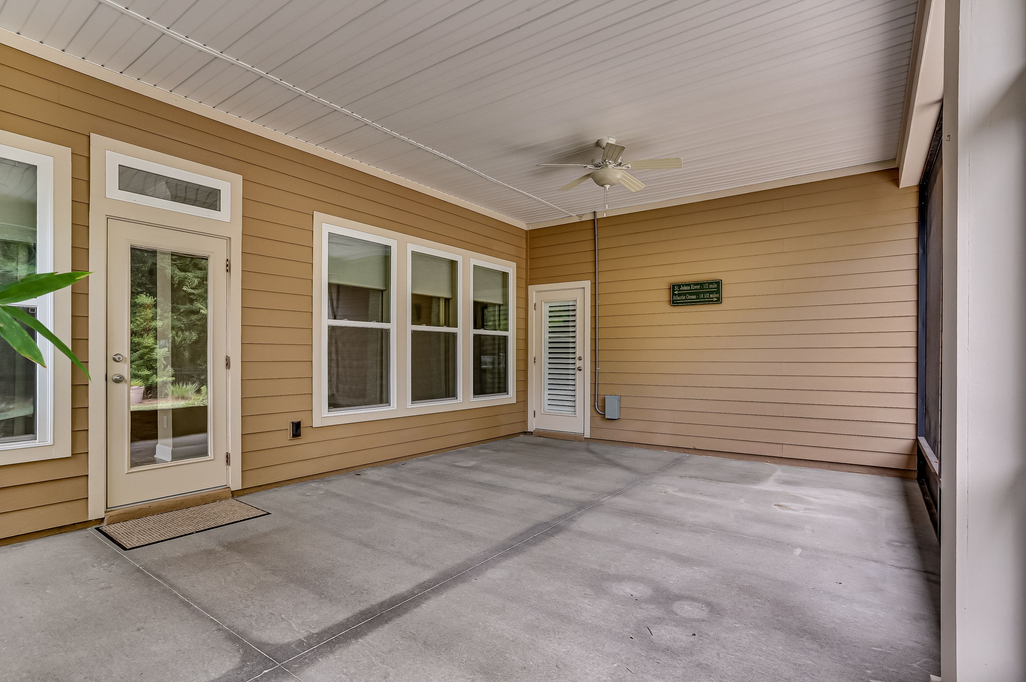 Screened-in Porch