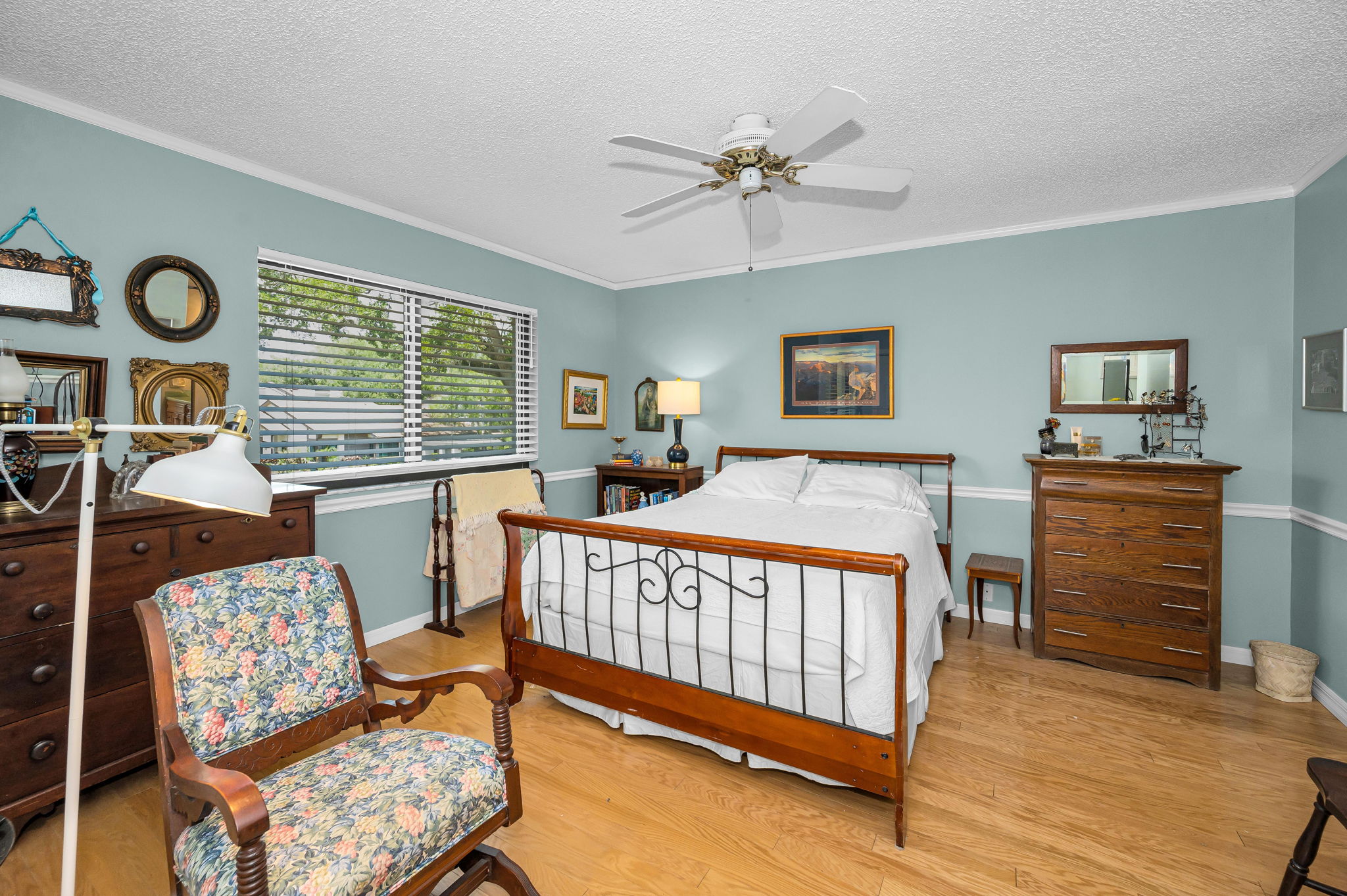 Upper Level Primary Bedroom1a