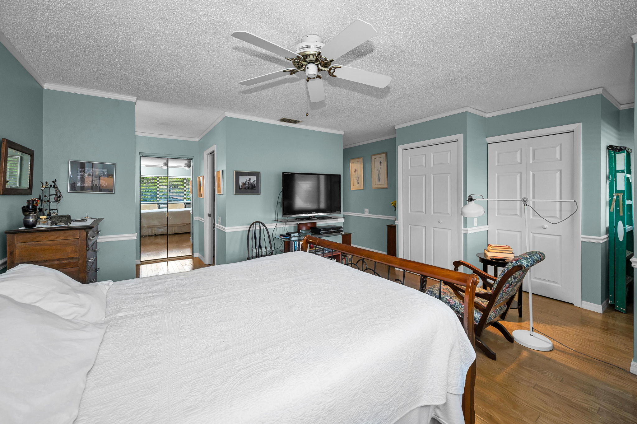 Upper Level Primary Bedroom1c