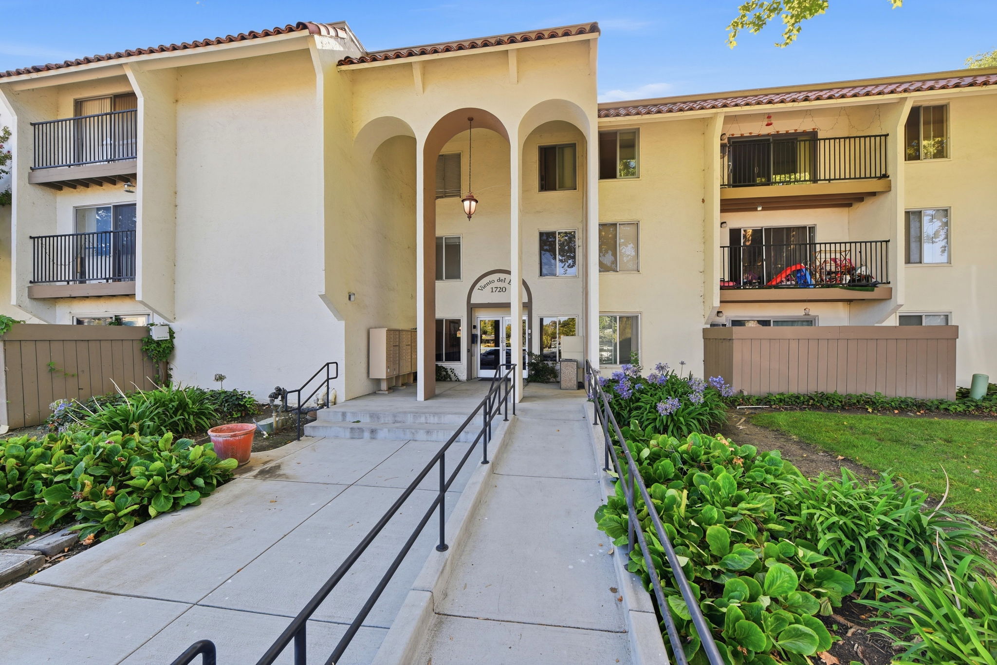 003_F8_1720 Halford Ave 226