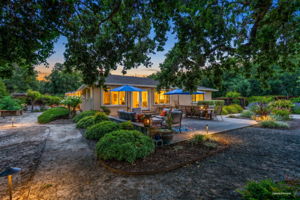 https://cdn.aryeo.com/listings/17201-arnold-dr-sonoma-ca-95476-25981641/resized/medium/medium-019f00cb-4fbb-7303-a57a-ccdb0834fd0b.jpeg