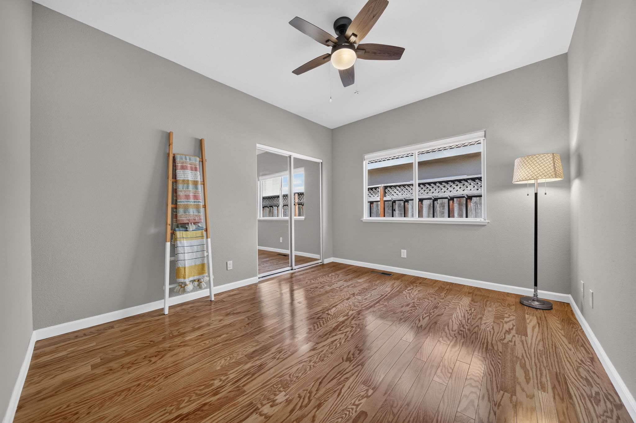  Photo 103