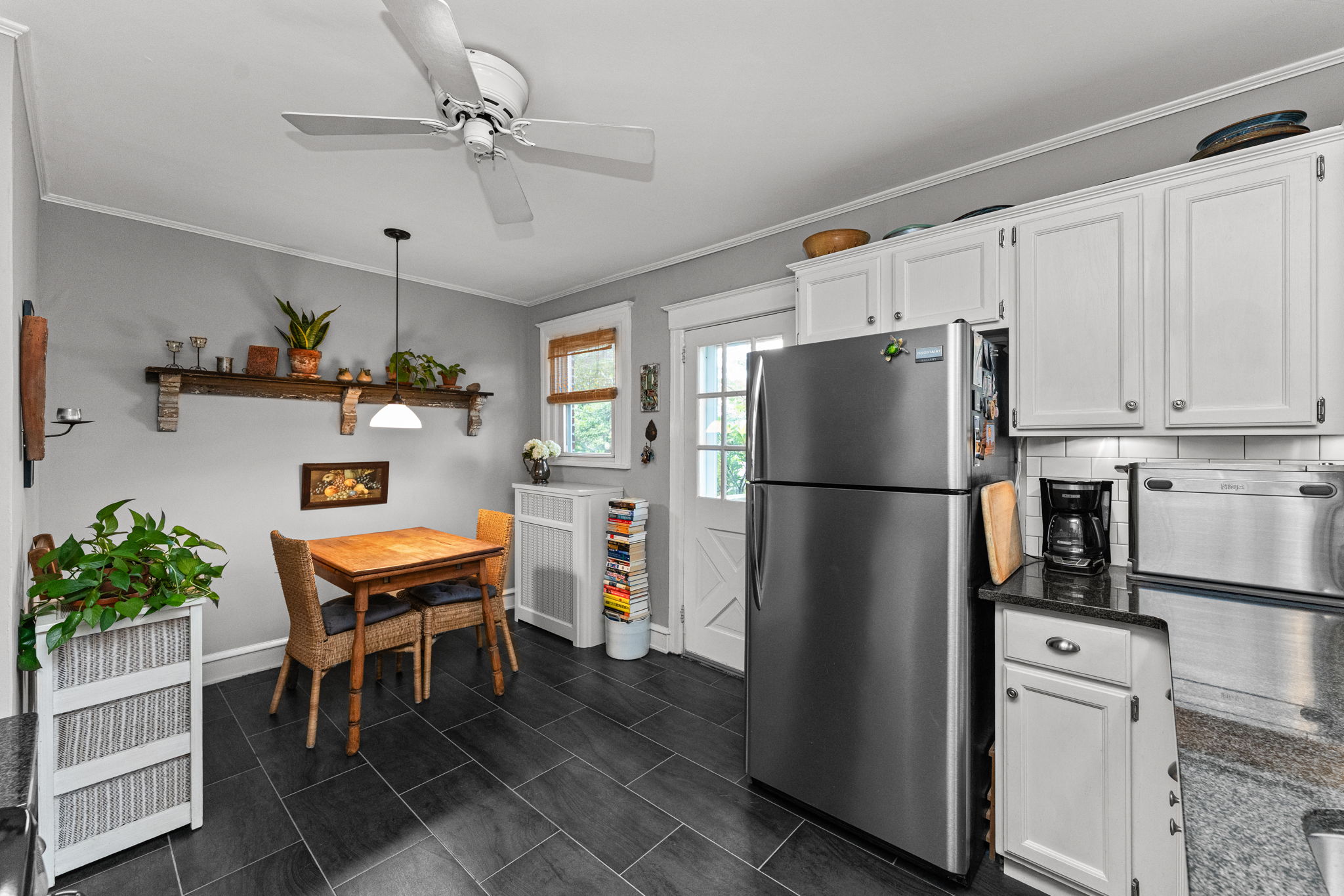 Eat-in Kitchen