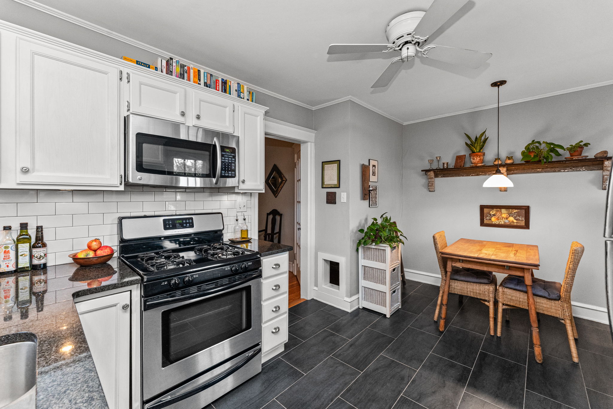 Eat-in Kitchen