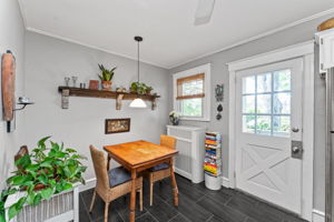 Eat-in Kitchen