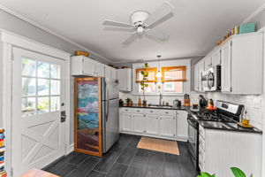 Eat-in Kitchen
