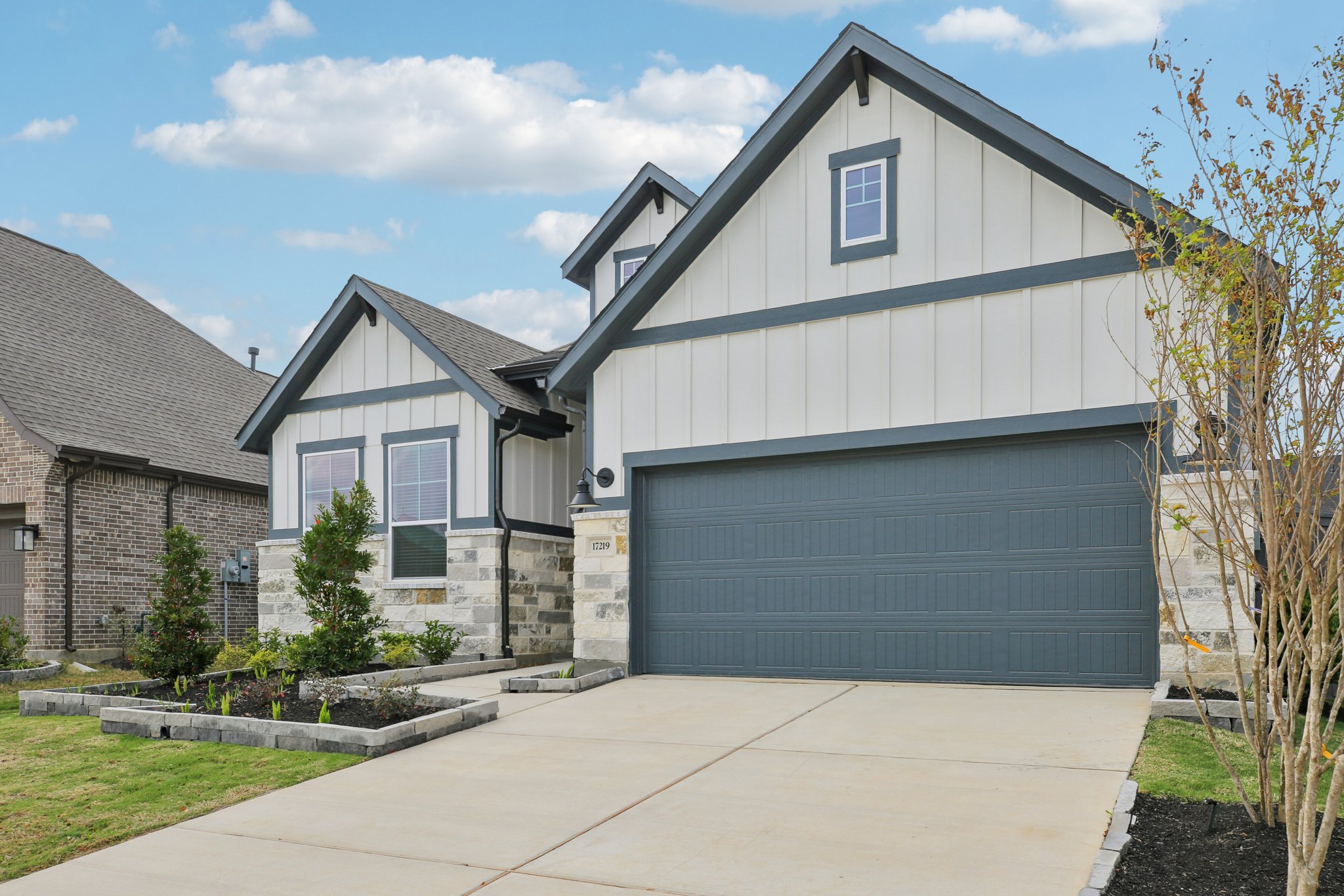 Gleeful St-S0703-002.jpg