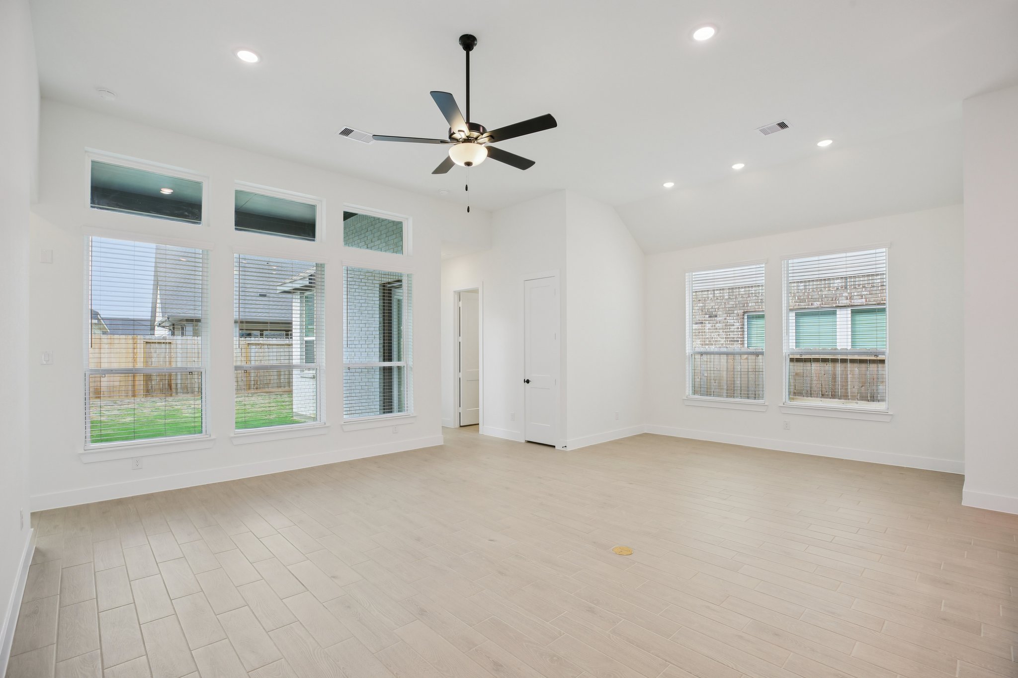 Gleeful St-S0703-004.jpg