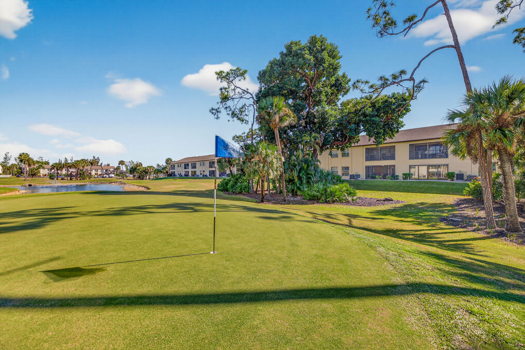 Rear Exterior 3 of 4