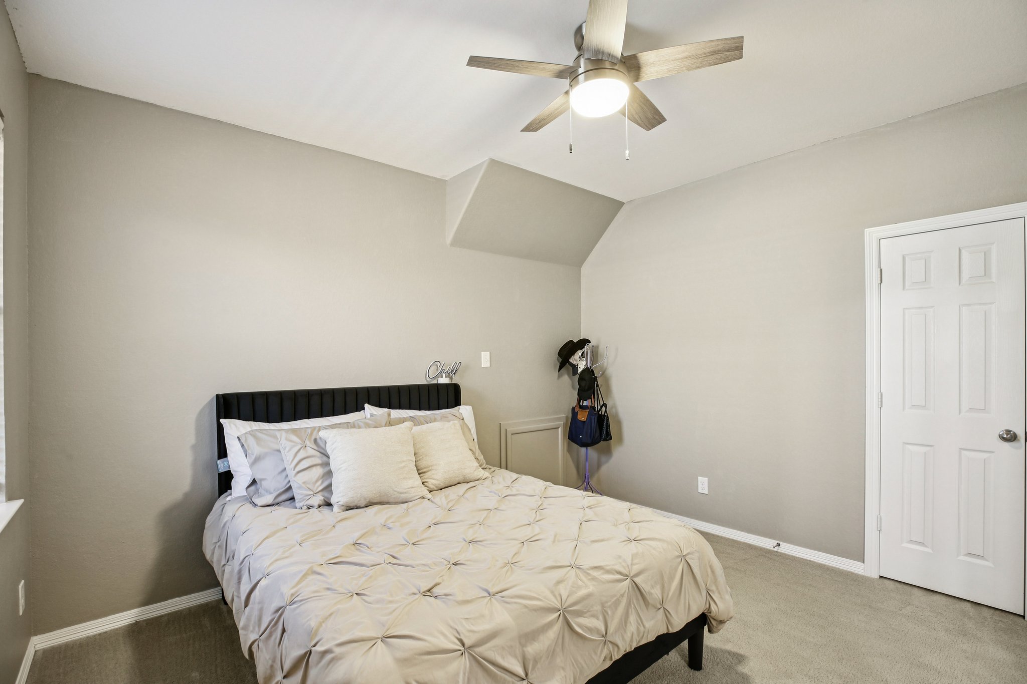 Elverson Oaks Dr-S2402-037.jpg