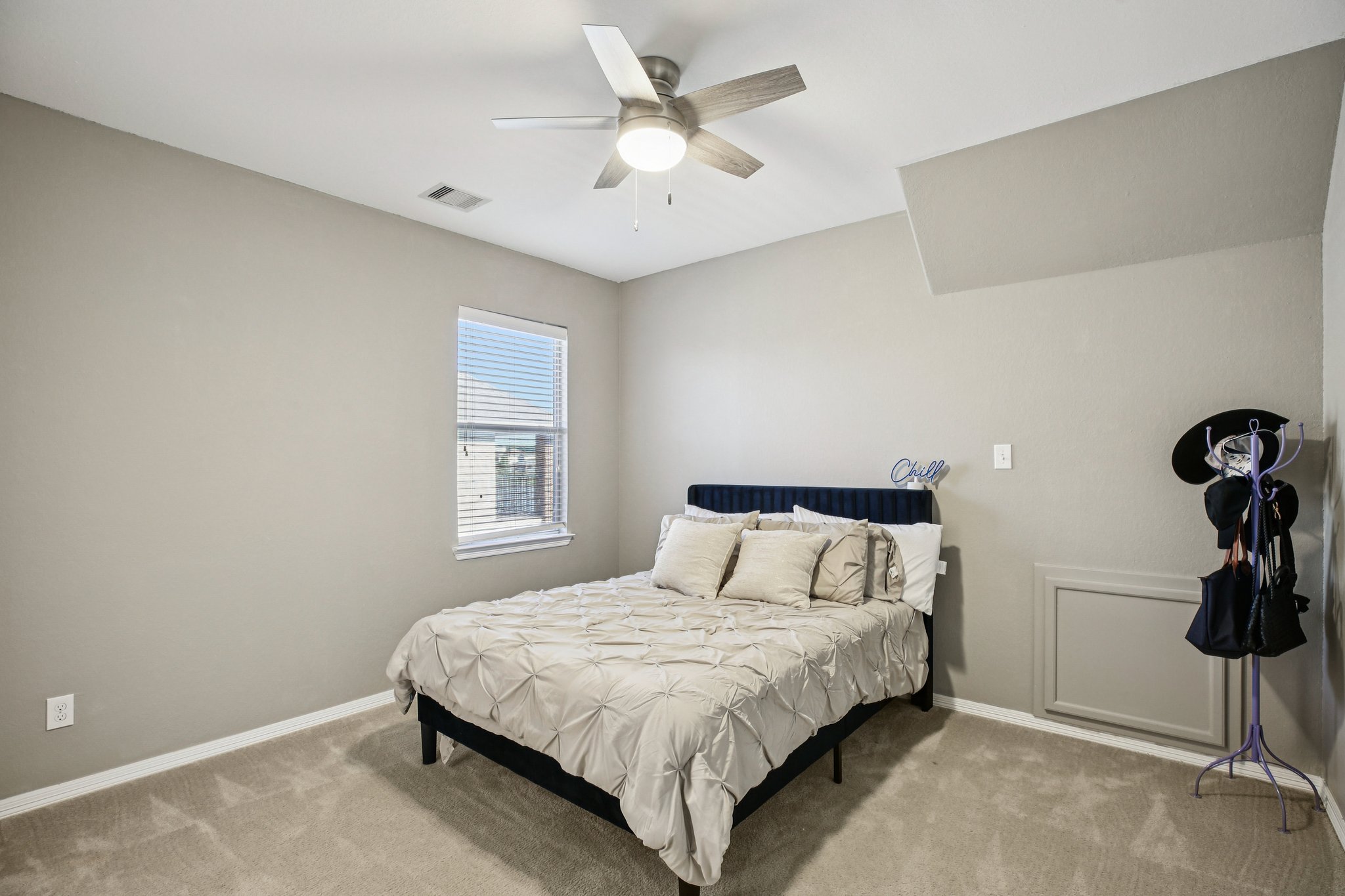 Elverson Oaks Dr-S2402-039.jpg