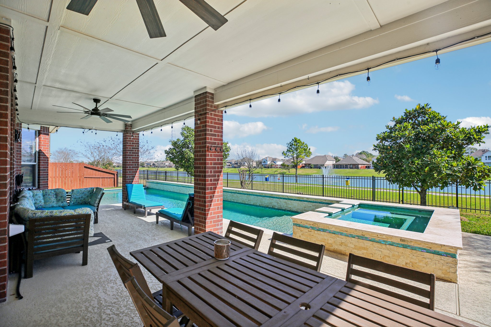 Elverson Oaks Dr-S2402-040.jpg